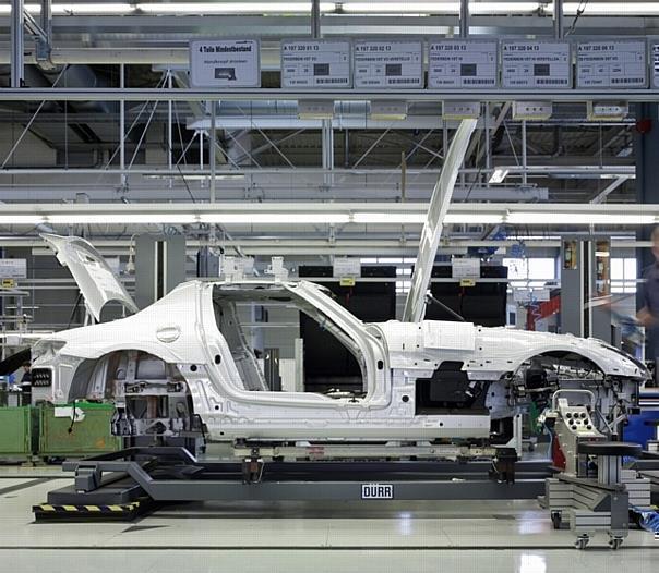 Fertigung in Handarbeit für höchste Qualität: Mercedes-Benz Werk Sindelfingen startet Produktion des SLS AMG